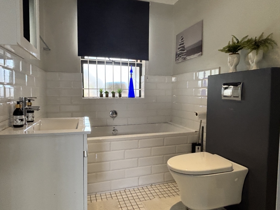 4 Bedroom Property for Sale in West Beach Western Cape